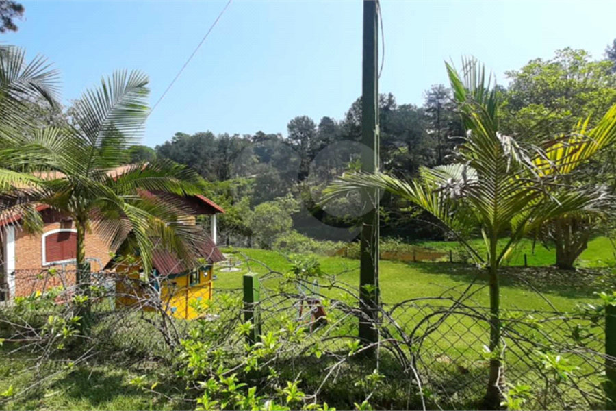 Sobrado à venda com 4 quartos, sendo 2 suítes, em Serra da Cantareira, Mairiporã, SP