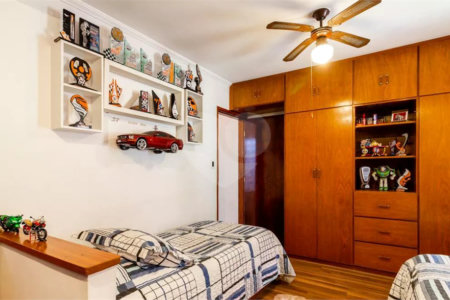 Casa à venda com 3 quartos, sendo 1 suíte, em Vila Olímpia, São Paulo, SP