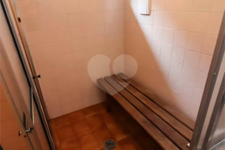 Sobrado à venda com 3 quartos, sendo 1 suíte,  em Vila Universitária, São Paulo, SP