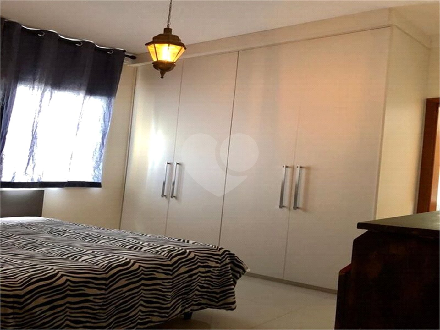 Casa à venda com 4 quartos, sendo 3 suítes, no condomínio Residencial Terra Nobre, Indaiatuba - SP