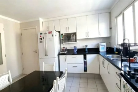 Casa à venda com 3 suítes no condomínio Recanto dos Paturis, Vinhedo - SP