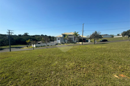 Terreno à venda com 1 suíte no condomínio Village Saint Charbel, Araçoiaba da Serra - SP