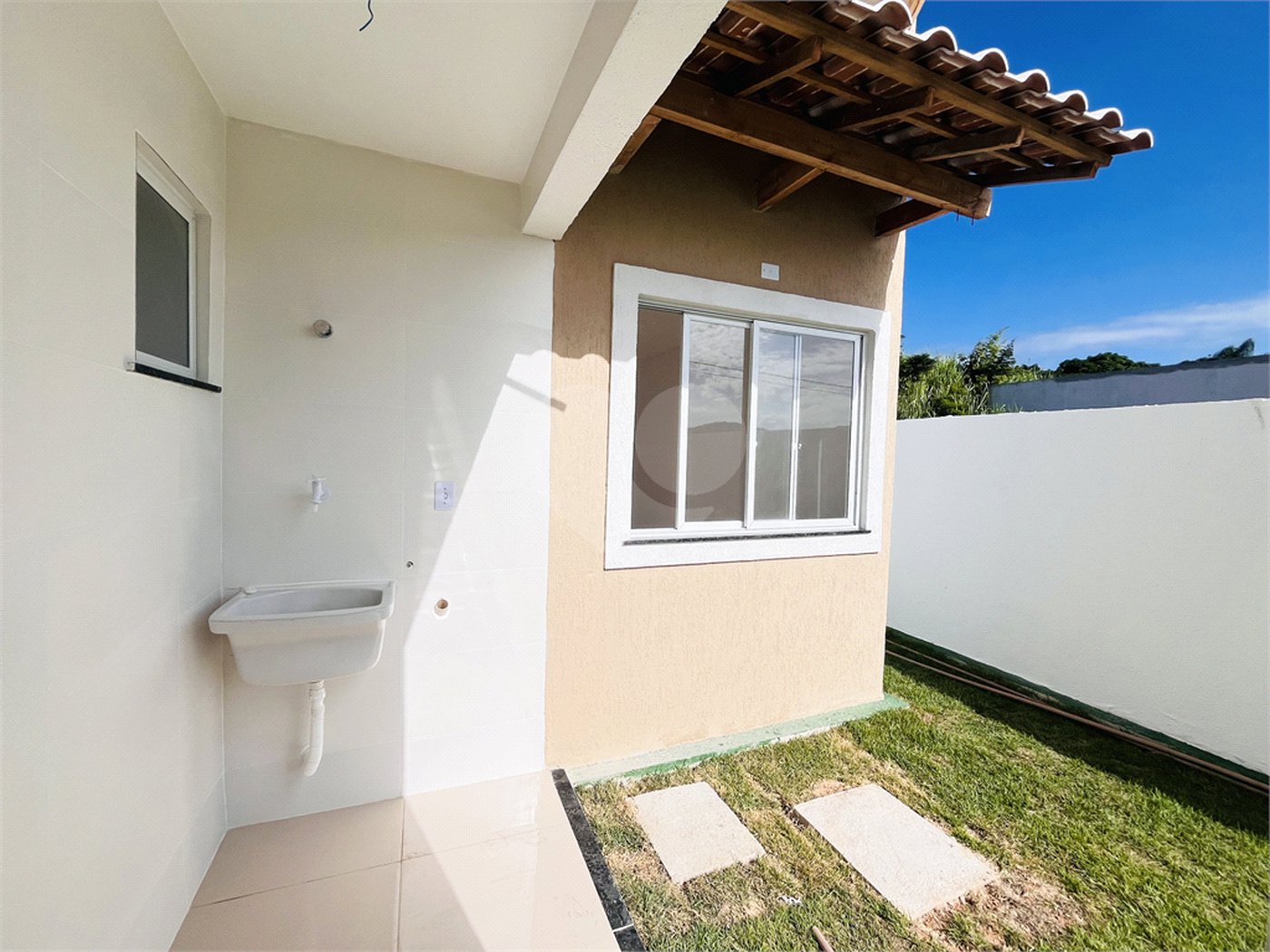 Casa à venda com 2 quartos, sendo 1 suíte, no condomínio Parque Guará, Rio de Janeiro - RJ