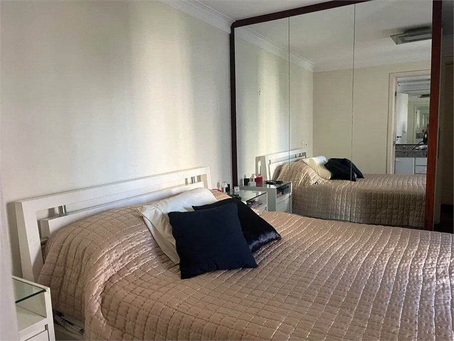 Apartamento à venda com 3 suítes em Real Parque, São Paulo, SP