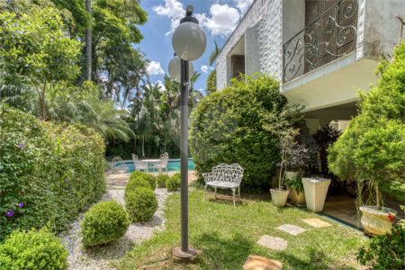 Casa Térrea à venda com 4 suítes em Jardim Cordeiro, São Paulo, SP