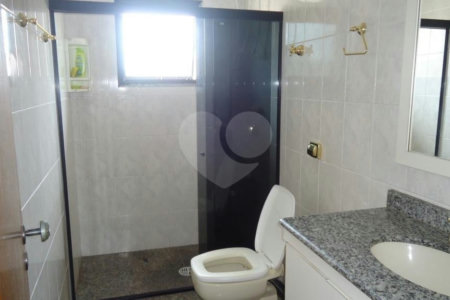 Sobrado à venda com 3 quartos, sendo 1 suíte, em Vila Paulicéia, São Paulo, SP