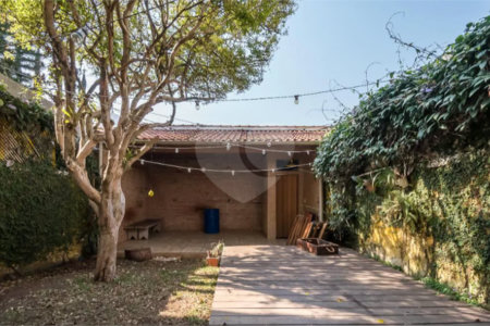 Sobrado à venda com 3 quartos, sendo 1 suíte, em Chácara Monte Alegre, São Paulo, SP