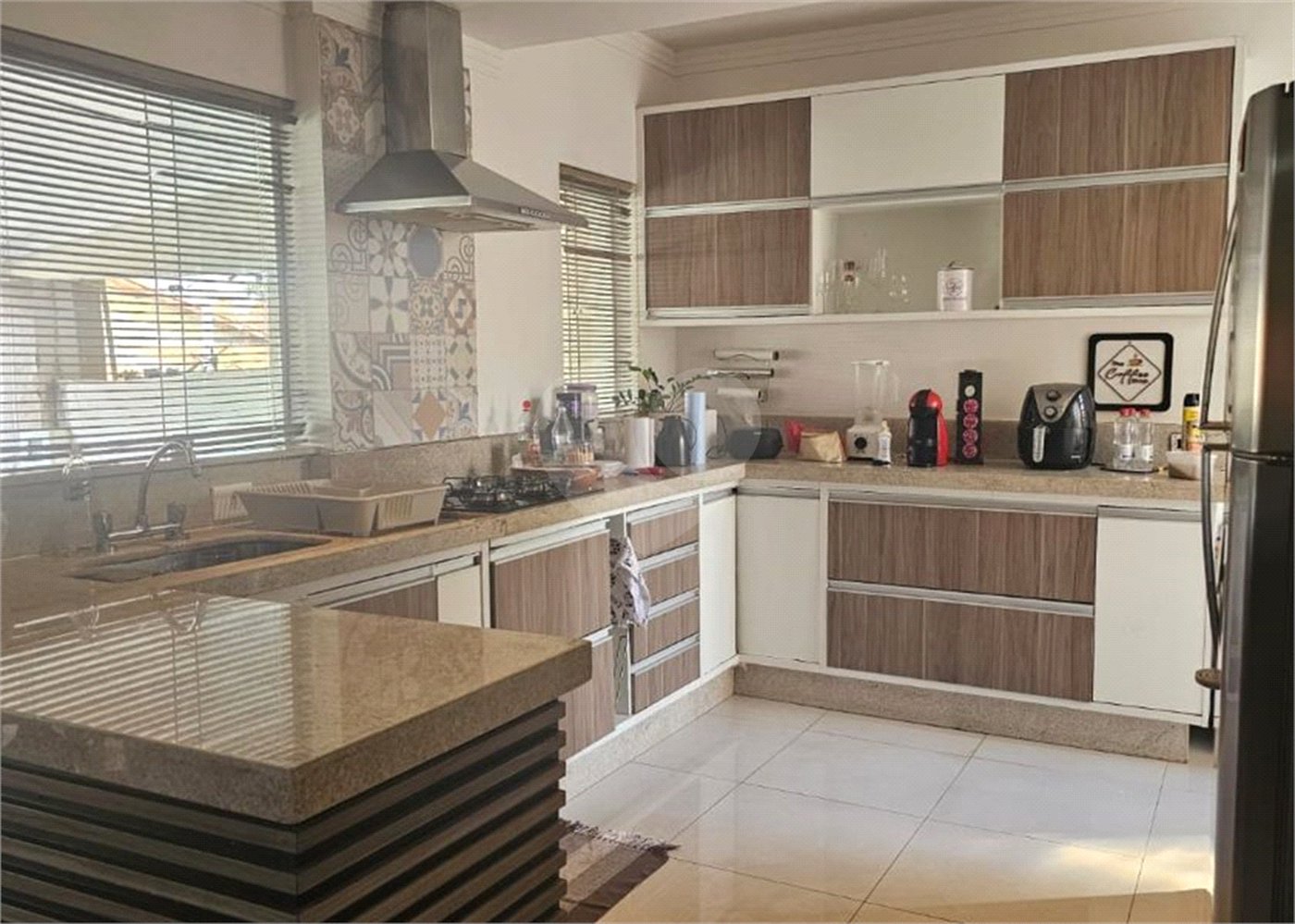 Casa à venda com 3 quartos, sendo 1 suíte, no condomínio Parque das Árvores, Sorocaba - SP