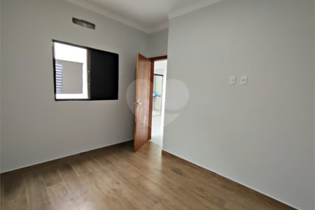 Casa à venda com 3 quartos, sendo 1 suíte, no condomínio Lago dos Ipês, Itapetininga - SP