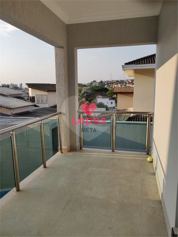 Casa à venda com 3 suítes no condomínio Jaridim Coleginho, Jacareí - SP