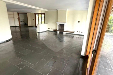 Casa à venda com 5 quartos, sendo 3 suítes,  em Jardim Leonor, São Paulo, SP