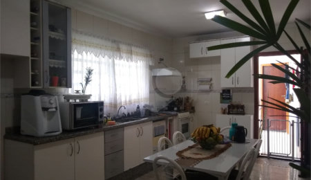 Sobrado à venda com 3 suítes em Vila Nivi, São Paulo, SP
