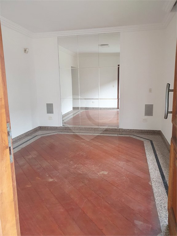 Casa à venda com 2 quartos, sendo 1 suíte, no condomínio Flamboyant, São Paulo - SP