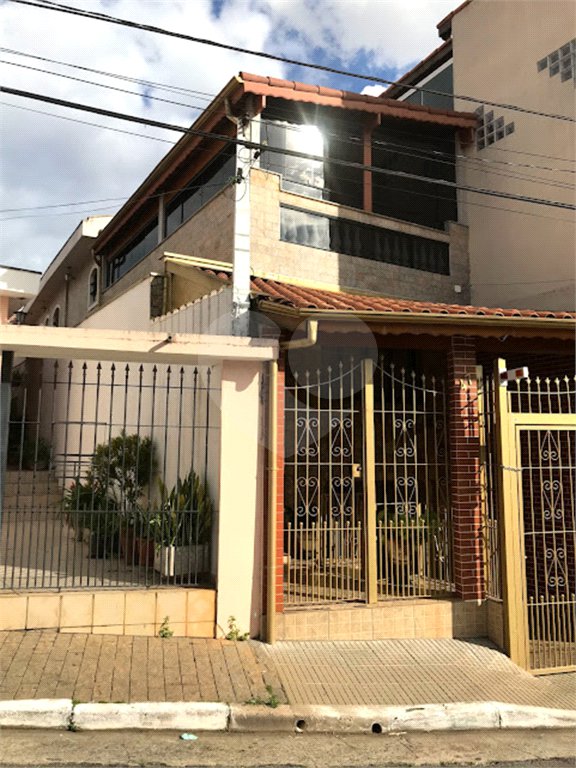 Sobrado com 234m², 3 dormitórios, sendo 1 suíte, 2 vagas, à venda na Vila Ema.