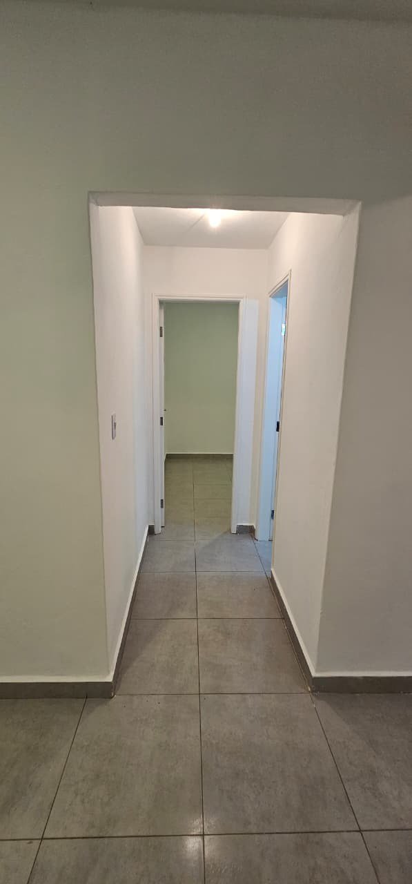 Apartamento de 01 Dormitório na Vila Caiçara — 200 m do Mar