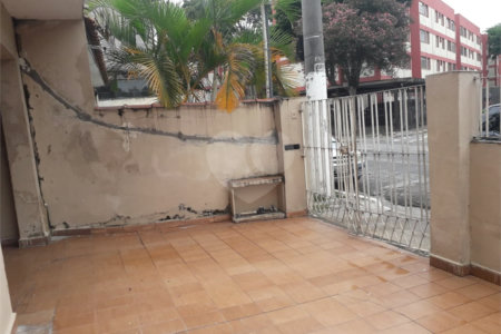 Casa Térrea à venda com 4 quartos, sendo 1 suíte, em Vila Constança, São Paulo, SP