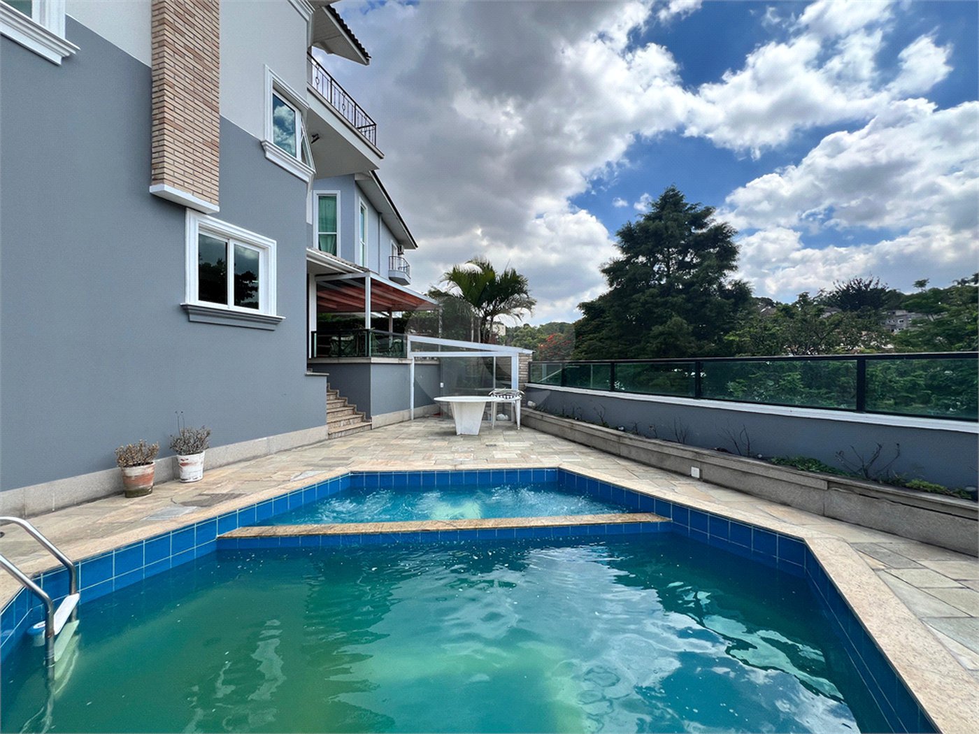 Casa à venda com 3 suítes no condomínio Quinta de Santo Antônio, São Paulo - SP