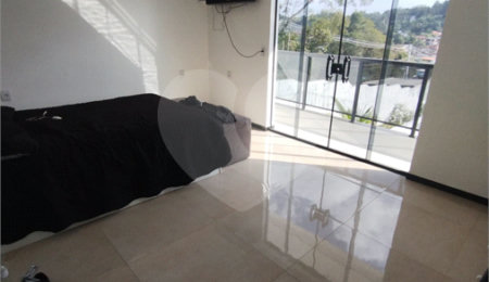 Chácara à venda com 4 quartos, sendo 1 suíte,  no Centro, Biritiba-mirim, SP