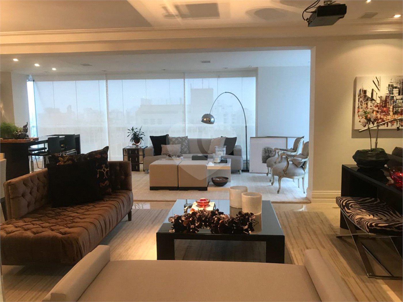 Apartamento à venda com 3 suítes em Moema, São Paulo, SP