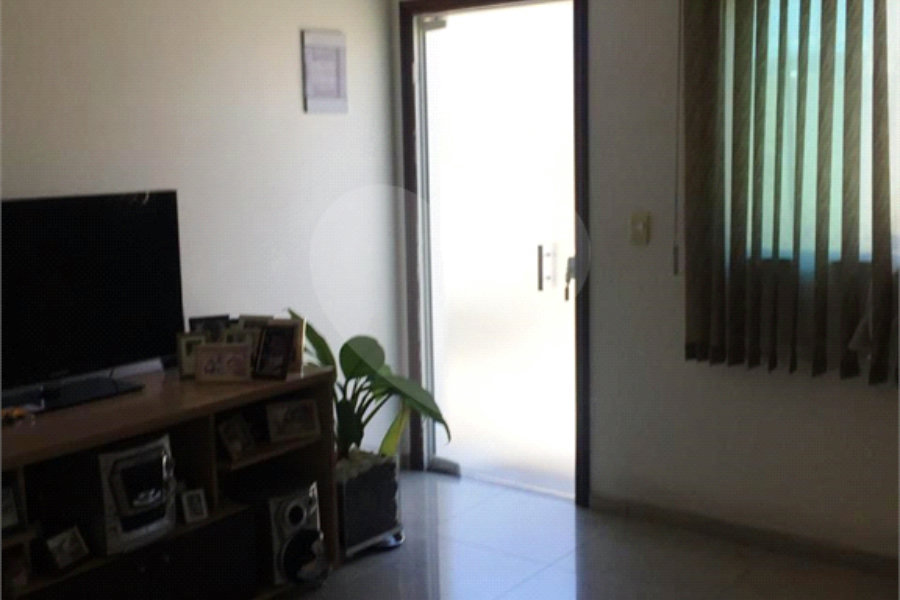 Casa à venda com 3 quartos, sendo 1 suíte, no condomínio Coelho III, São Paulo - SP