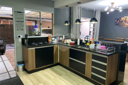 Casa à venda com 3 quartos, sendo 2 suítes, em Jardim Medina, Poá, SP