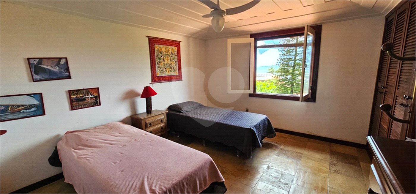 Casa em condomínio à venda ou para alugar com 3 quartos, sendo 2 suítes,  em Praia Rasa, Armação dos Búzios, RJ