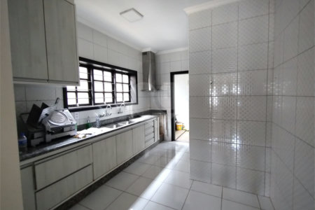 Casa à venda com 2 suítes em Vila Oliveira, Itapetininga, SP