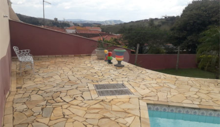 Casa à venda com 3 quartos, sendo 1 suíte, no Centro, Socorro, SP