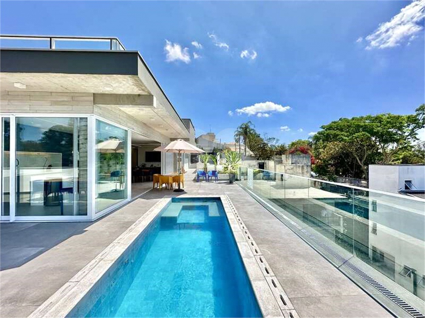 Casa Contemporânea e Mobiliada no Condomínio Palos Verdes – A Essência do Alto Padrão na Granja Viana – 7 suítes, 4 pavimentos com elevador