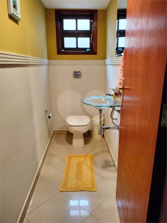 Sobrado à venda com 4 quartos, sendo 2 suítes, em Vila Petrópolis, Atibaia, SP