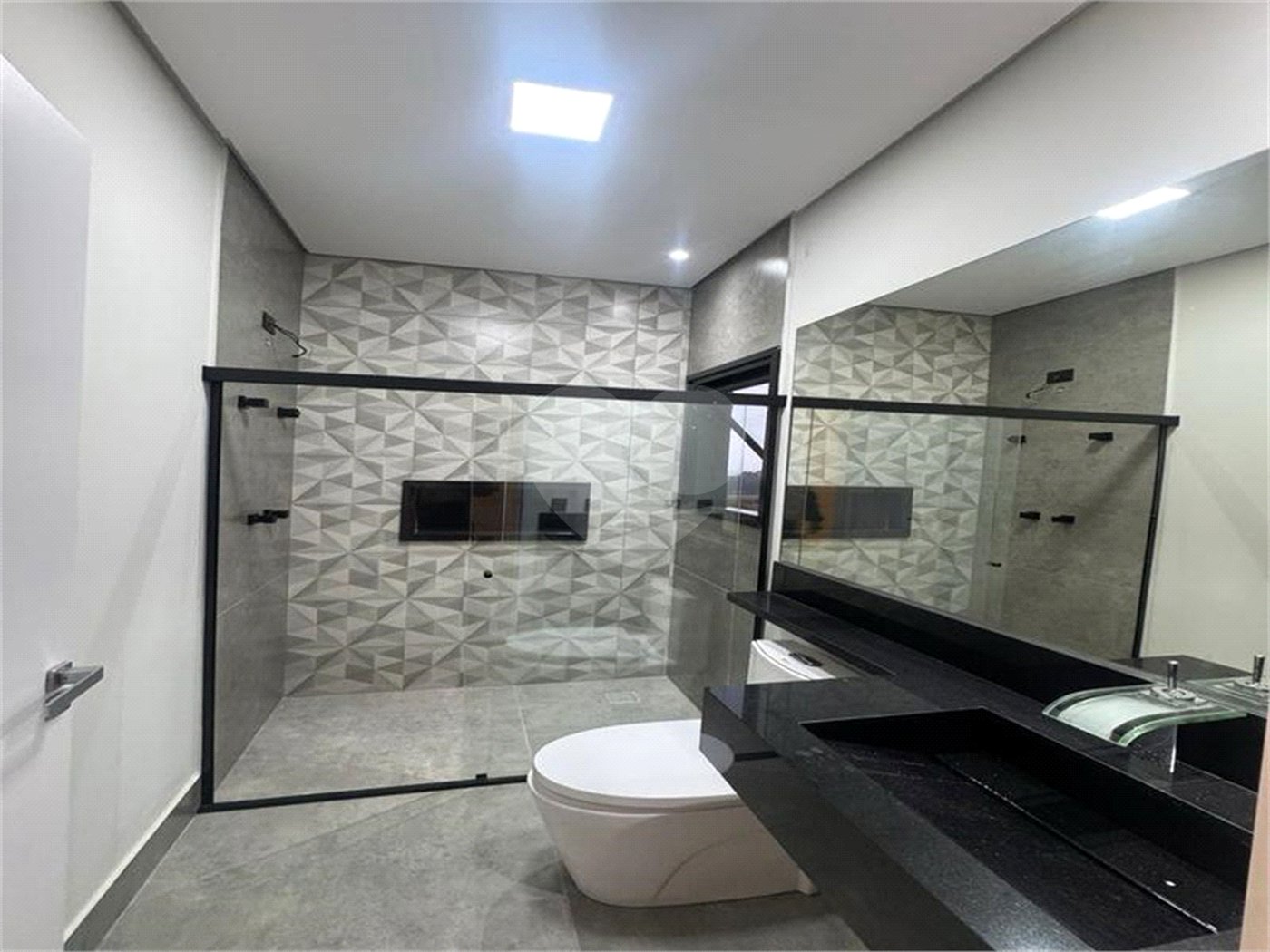 Casa à venda com 4 quartos, sendo 3 suítes,  no condomínio Alphaville Castelo, Itu - SP