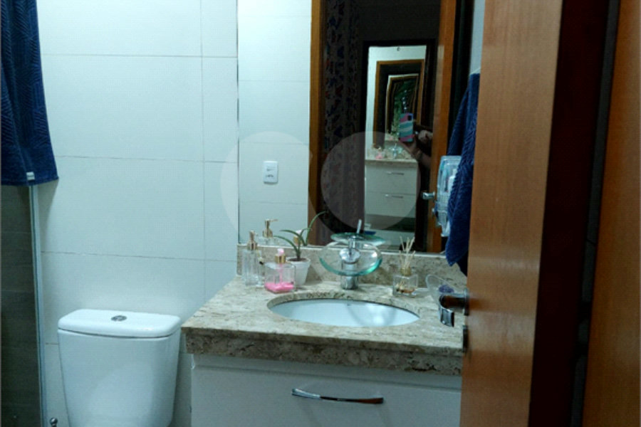 Casa à venda com 3 suítes no condomínio Residencial Gaya, São Paulo - SP