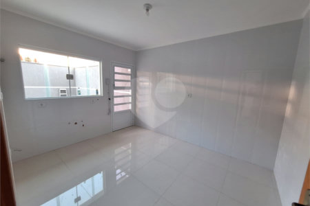 Sobrado à venda com 2 suítes em Vila Constança, São Paulo, SP