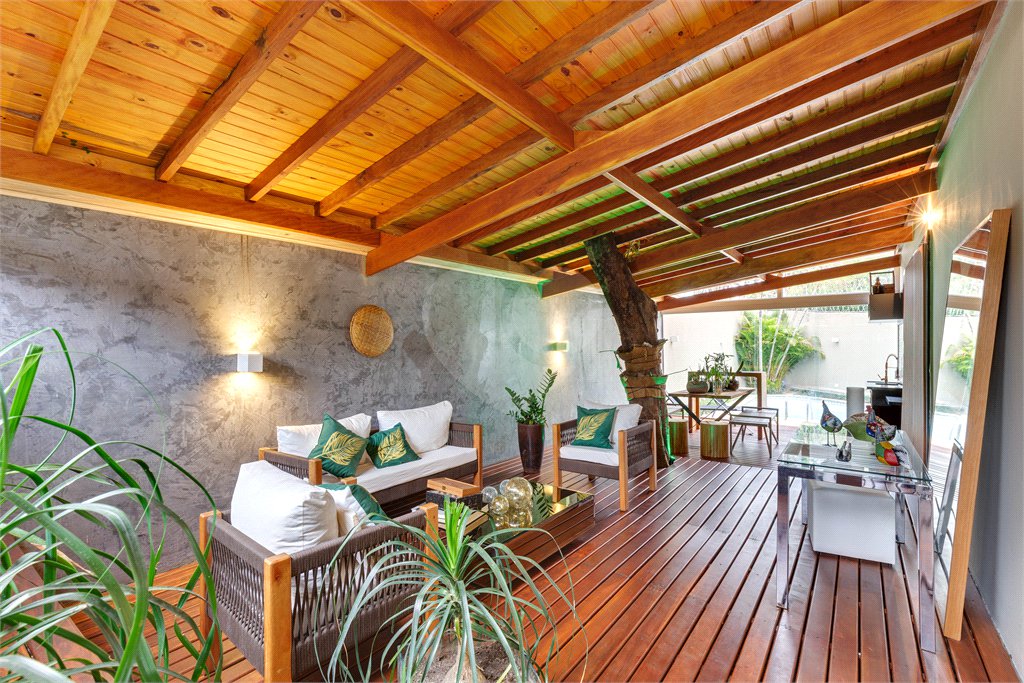 Casa à venda com 5 quartos, sendo 3 suítes, em Alto da Boa Vista, São Paulo, SP