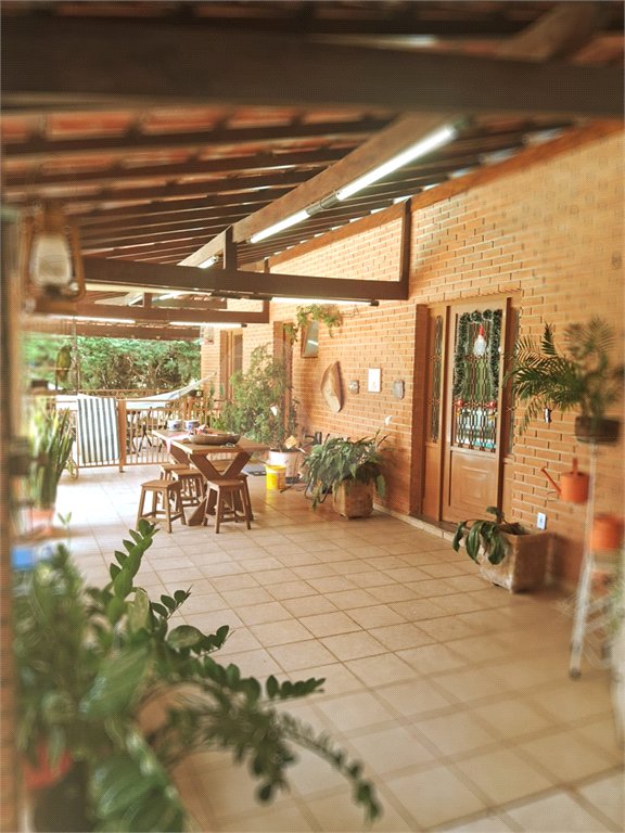 Casa à venda com 3 quartos, sendo 1 suíte, no condomínio Acmti - Colinas do Mosteiro, Terras de Itaici e Recanto dos Pássaros, Indaiatuba - SP