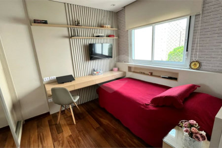 Apartamento de 176 m2 com 4 dormitórios sendo 3 suítes com 3 vagsa Condomínio Dolce Vita Avenida Lacerda Franco ,Cambuci -São Paulo