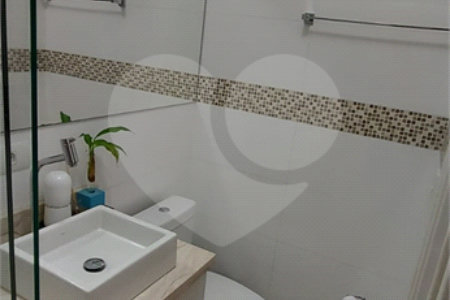 Casa à venda com 3 quartos, sendo 1 suíte, no condomínio Ville Resedá, São Paulo - SP
