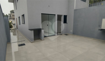 Sobrado à venda com 3 quartos, sendo 1 suíte,  em Jardim Maristela, Atibaia, SP