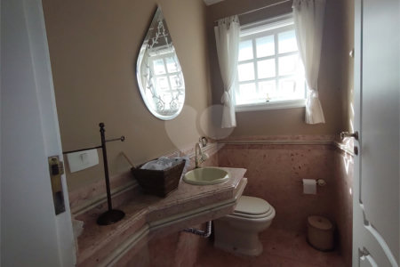 Sobrado à venda com 4 quartos, sendo 2 suítes, em Interlagos, São Paulo, SP