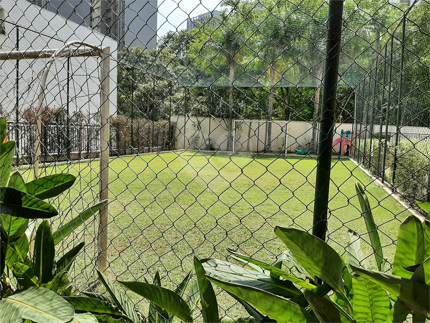 Apartamento à venda ou para alugar com 3 quartos, sendo 1 suíte,  em Vila Suzana, São Paulo, SP