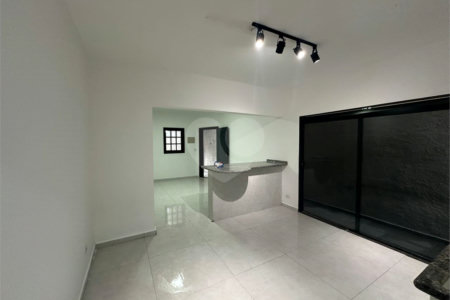Casa Térrea à venda com 3 quartos, sendo 1 suíte,  em Vila Suissa, Mogi das Cruzes, SP