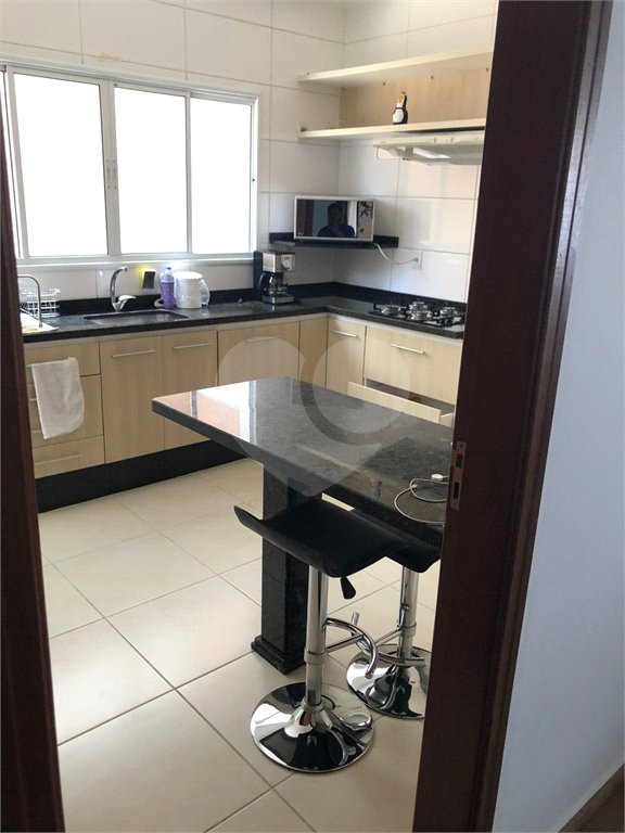 Casa à venda com 3 quartos, sendo 1 suíte, no condomínio Fiorella, Valinhos - SP