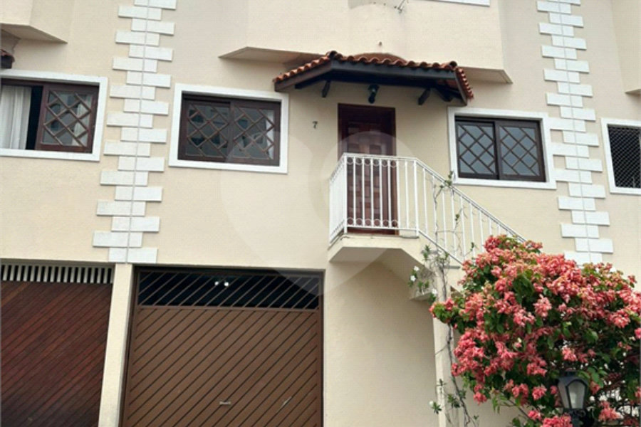 Casa à venda com 3 quartos, sendo 1 suíte, no condomínio Residencial Morada do Horto, São Paulo - SP