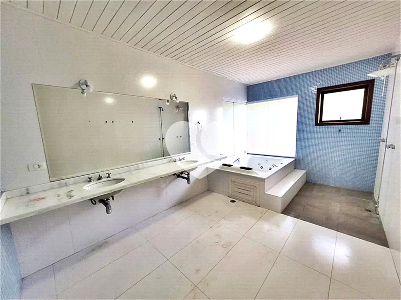 Casa à venda ou para alugar com 7 quartos, sendo 5 suítes, no condomínio Sausalito, Mairiporã - SP