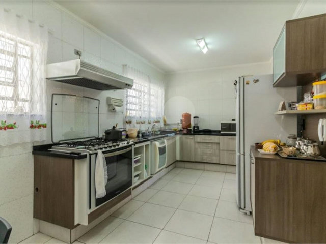Casa à venda com 3 suítes em Horto, São Paulo, SP