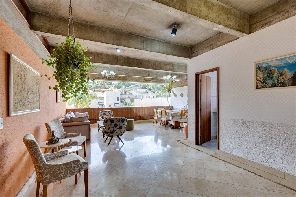 Sobrado à venda com 4 quartos, sendo 1 suíte, em Alto da Boa Vista, São Paulo, SP