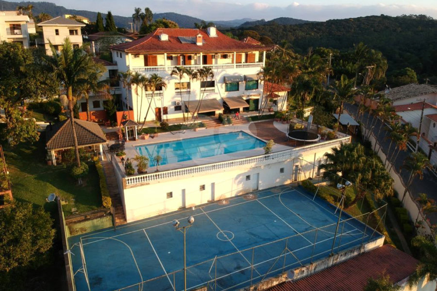 Casa à venda com 8 quartos, sendo 5 suítes, em Serra da Cantareira, Mairiporã, SP