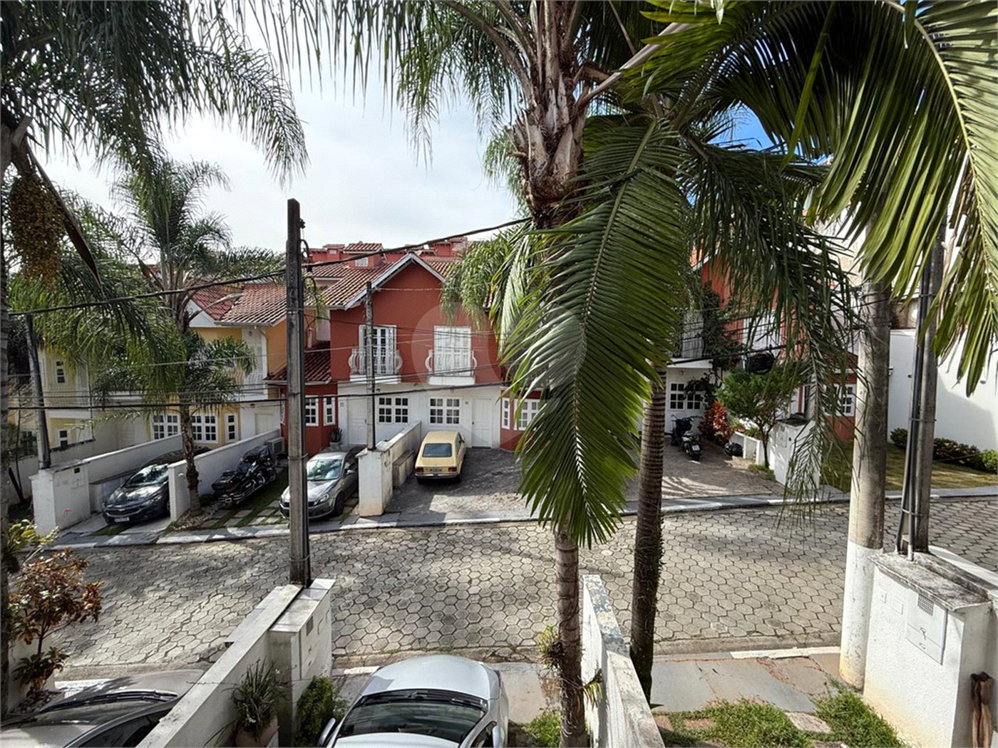 Casa à venda com 2 suítes no condomínio Village Palmas, São Paulo - SP