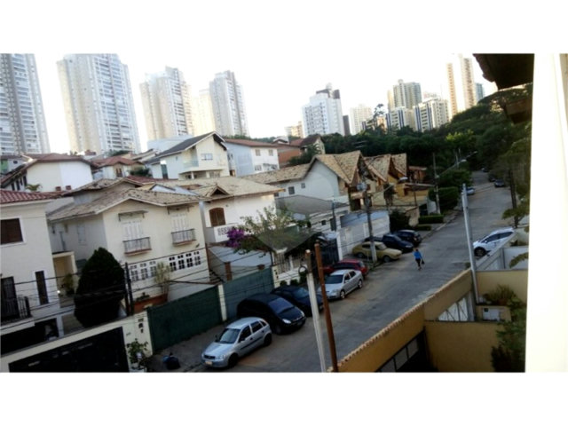 Casa à venda com 3 quartos, sendo 1 suíte, em Morumbi, São Paulo, SP