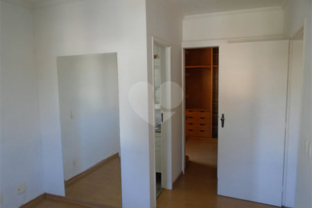 Apartamento à venda com 3 quartos, sendo 1 suíte, em Vila Oliveira, Mogi das Cruzes, SP